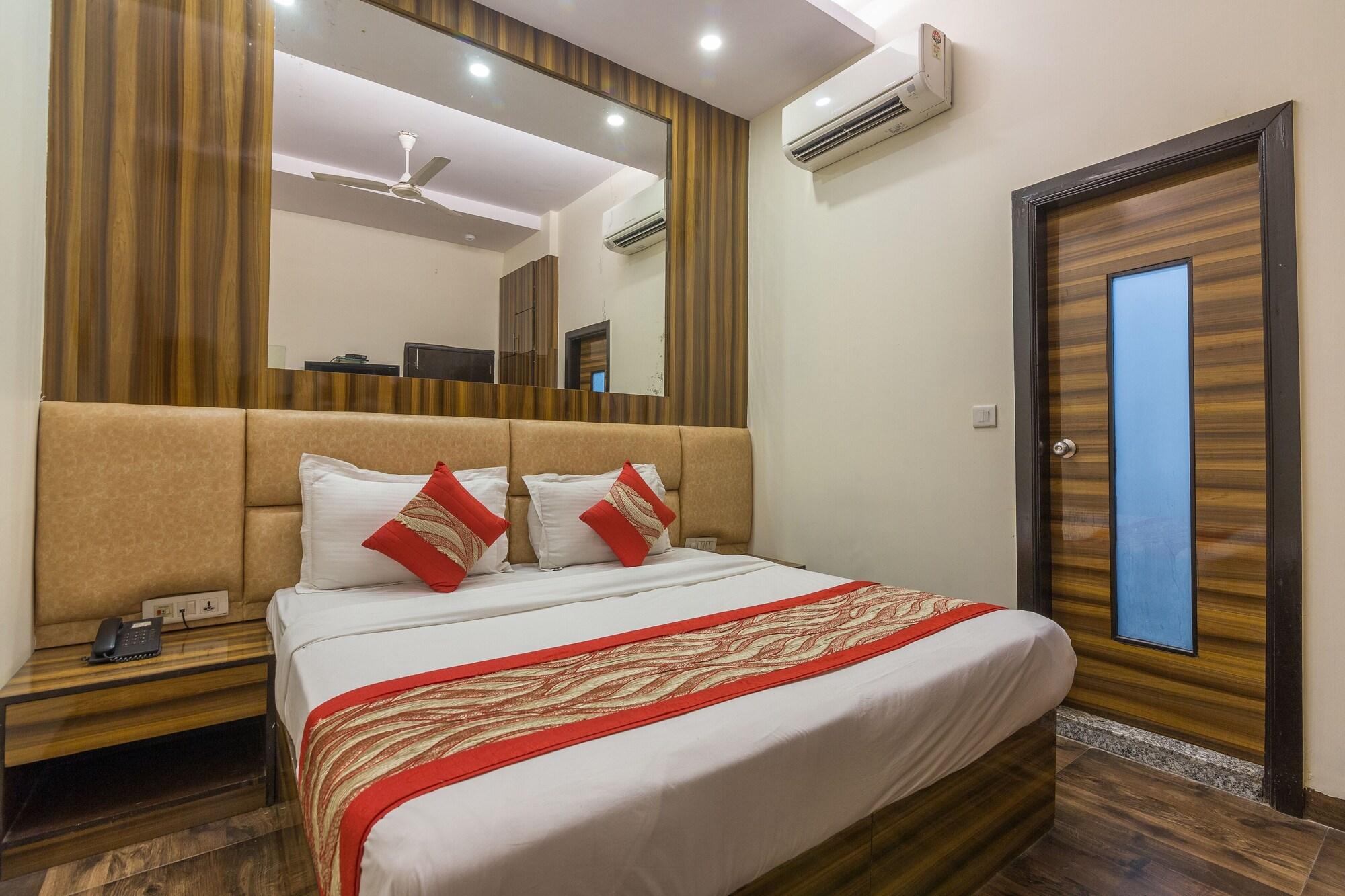 Rupam Hotel Дели Экстерьер фото