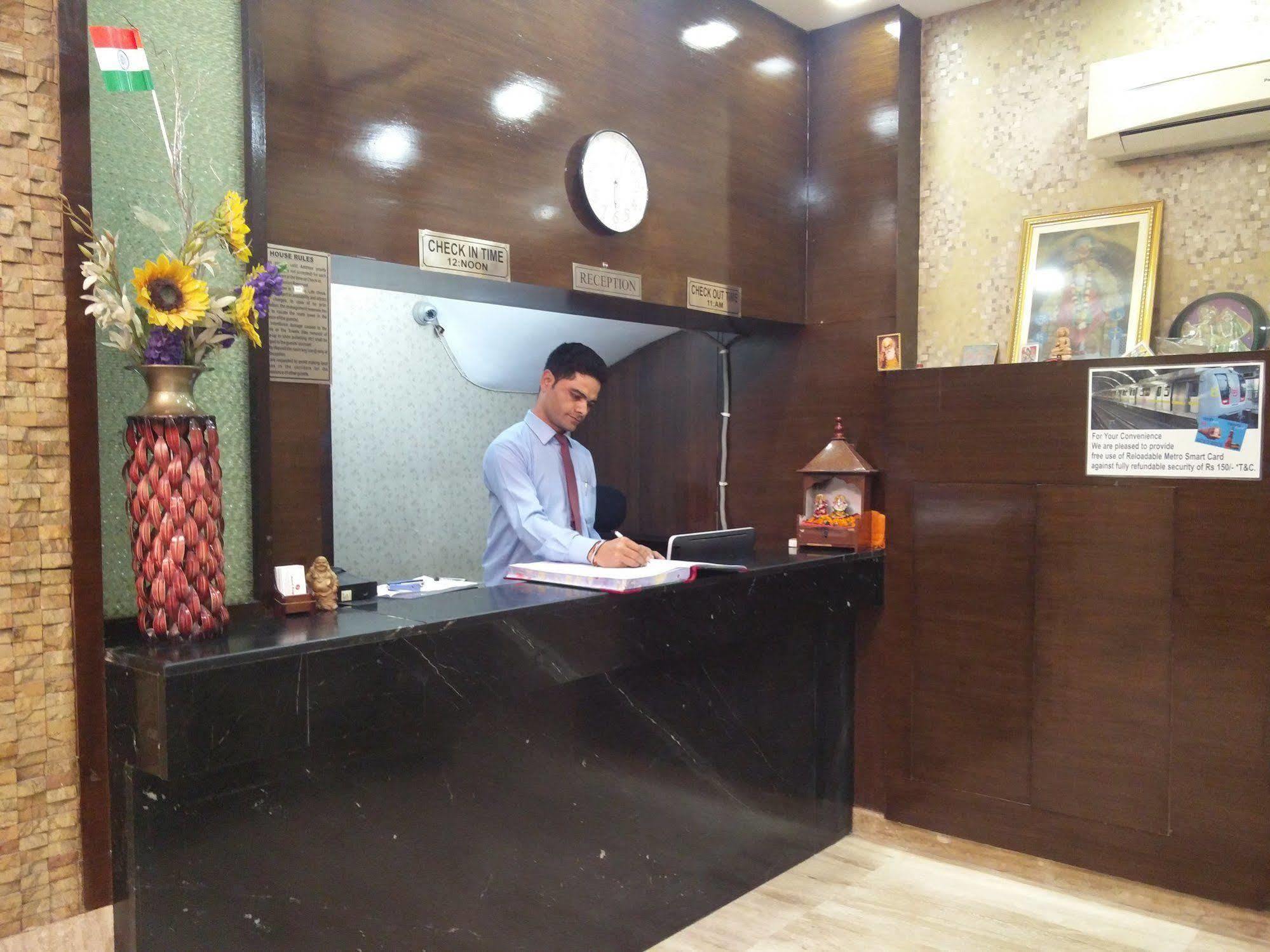 Rupam Hotel Дели Экстерьер фото