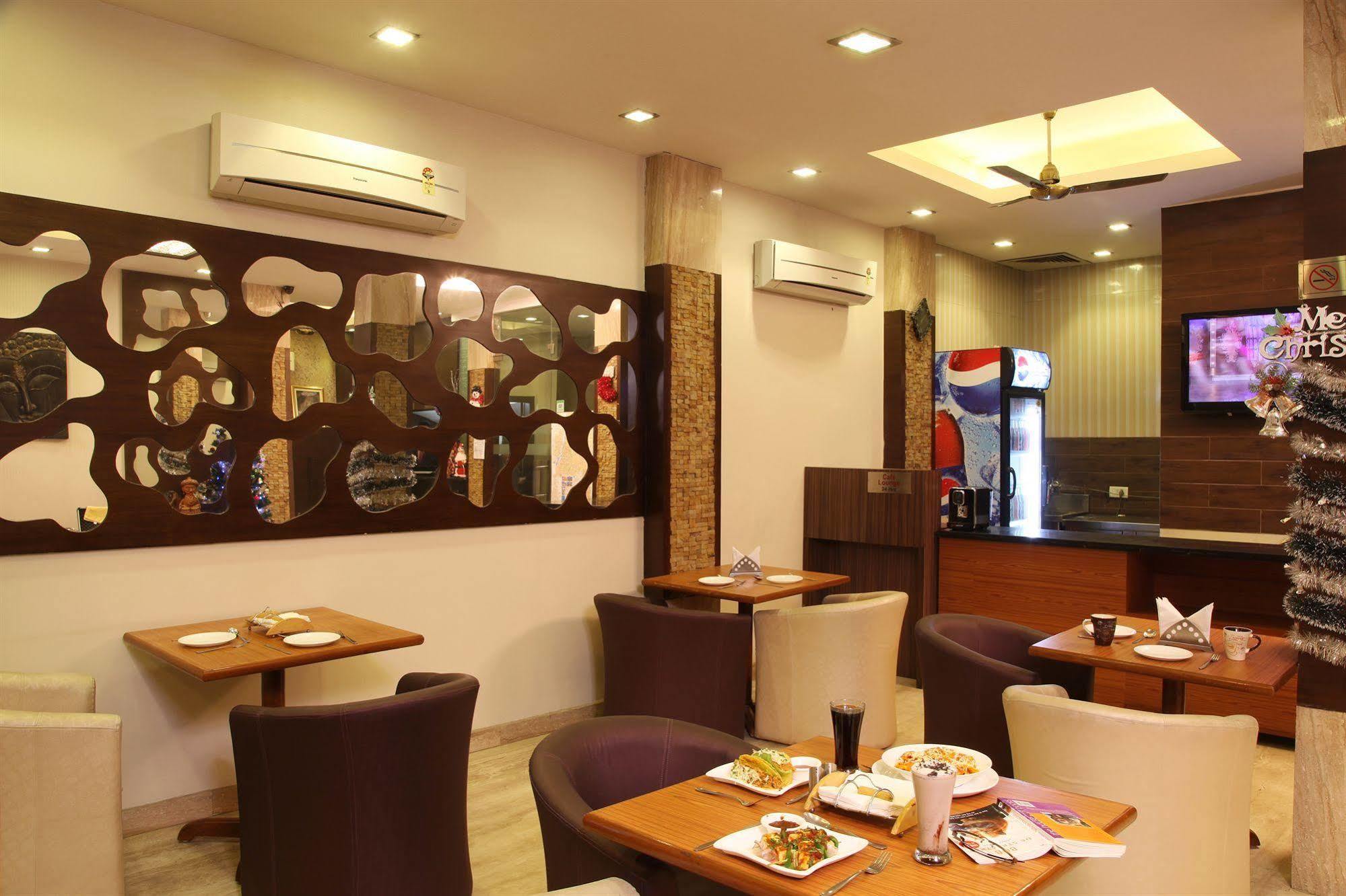 Rupam Hotel Дели Экстерьер фото